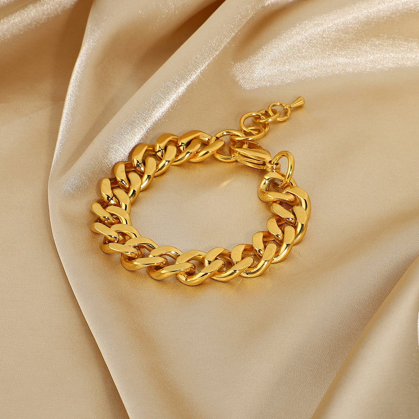 Mutiges Kuba-Kettenarmband