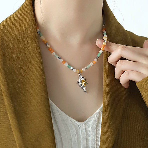 Niche Contrast Color Clavicle Chain