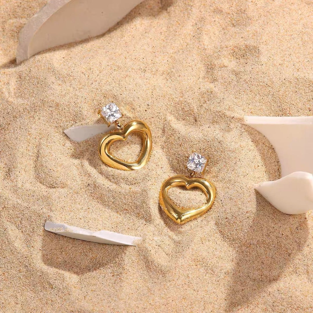 Niche Design Heart Studs