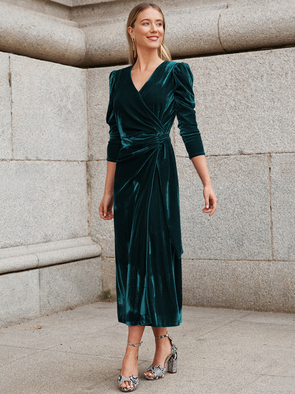 Women's Solid Color Tie Waist V-Neck Velvet Dress - Luxurious Velvet Fabric