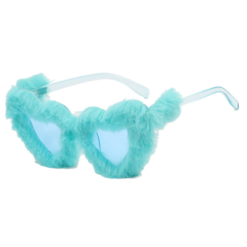 Occhiali da sole a forma di cuore in peluche stile Y2K