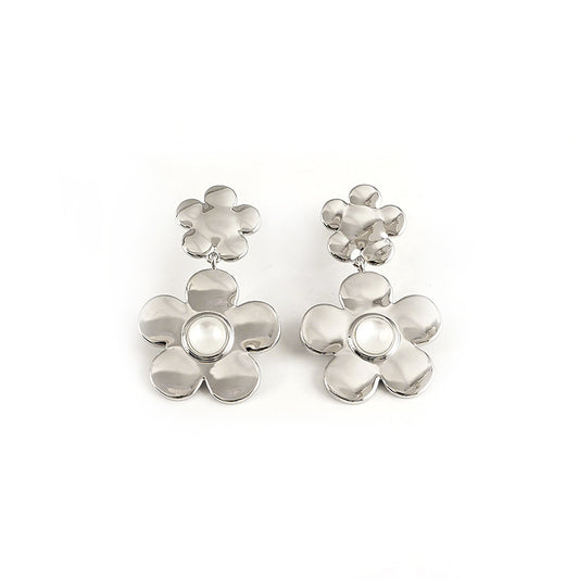Nischendesign-Blumenohrringe aus Metall