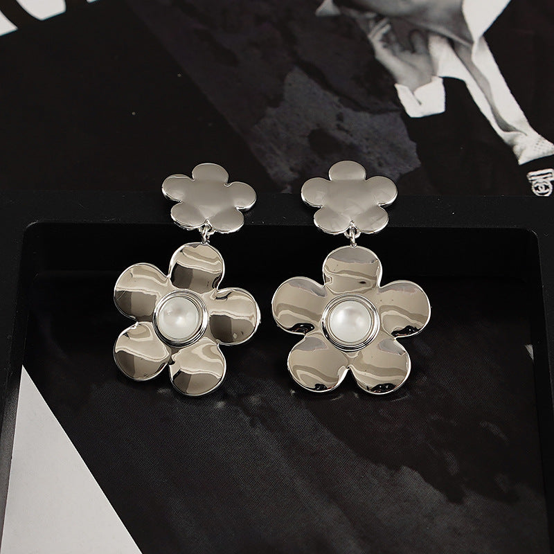 Niche Design Metal Flower Earrings